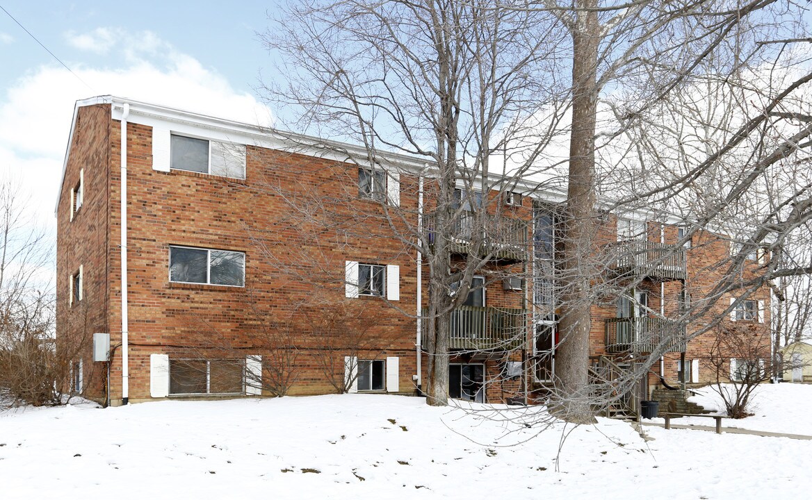 The Oaks Apartments in Bethel, OH - Building Photo