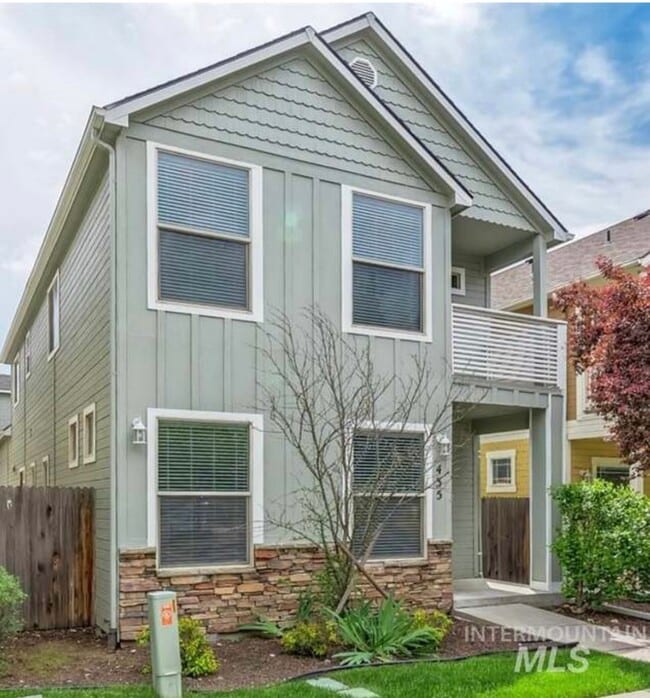 property at 435 W Hale St