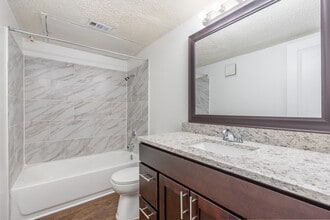 Fox Hollow Lewisville in Lewisville, TX - Foto de edificio - Building Photo