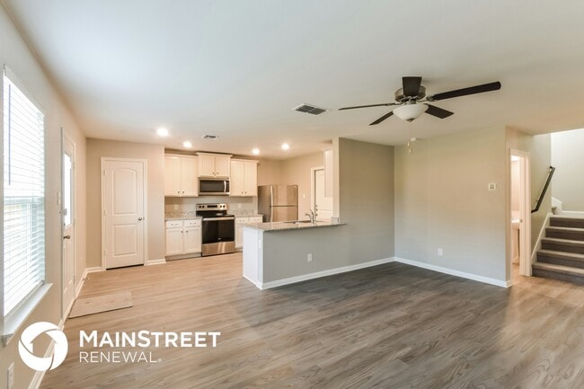 6119 Lakefront in San Antonio, TX - Building Photo - Building Photo