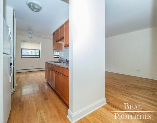 property at 510 W Briar Pl