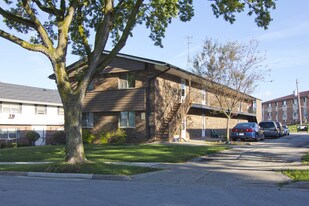 314 Sentinel Dr in Waukesha, WI - Building Photo