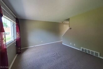 215 Dalepark Dr in Bedford, OH - Building Photo - Building Photo