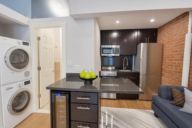 350 W 21st St in New York, NY - Building Photo - Building Photo