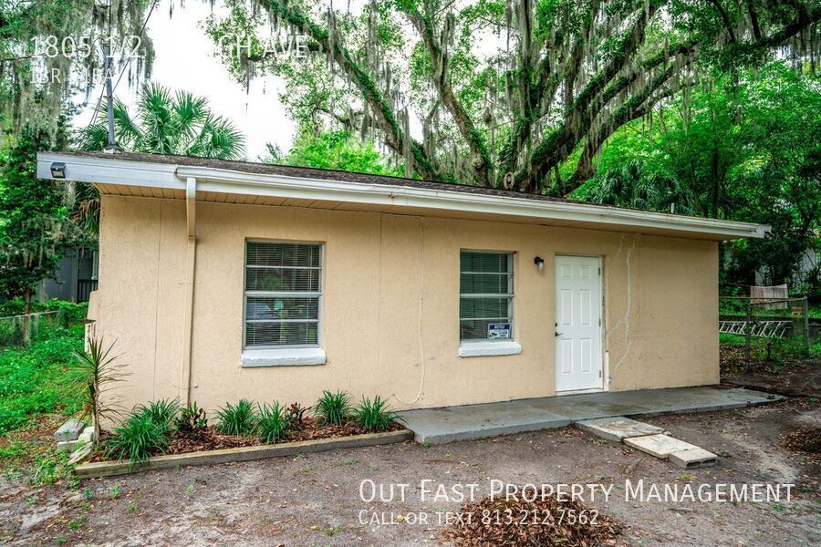 1805 E Sligh Ave in Tampa, FL - Building Photo