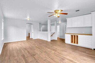 10803 Sierra Ridge Dr in San Antonio, TX - Building Photo - Building Photo