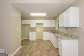 8365 Gledstone Way in Fairburn, GA - Building Photo - Building Photo