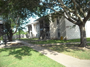 Pecan Grove Apartments in Lampasas, TX - Building Photo - Building Photo