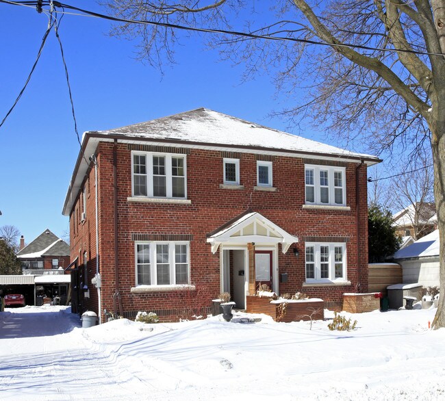 18-20 Preston Pl in Toronto, ON - Building Photo - Primary Photo