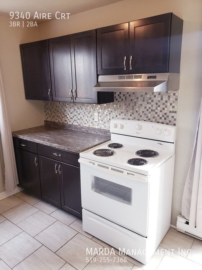 9340 Aire Ct in Windsor, ON - Building Photo - Building Photo