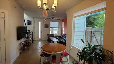 5604 Grover Ave in Austin, TX - Building Photo - Building Photo