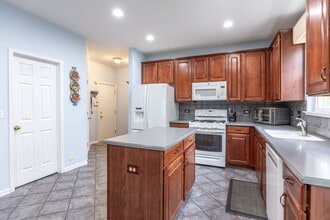 2566 Rourke Dr in Aurora, IL - Building Photo - Building Photo