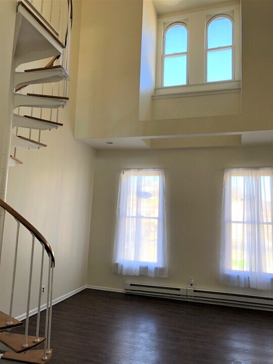 607 E Ohio St in Pittsburgh, PA - Building Photo