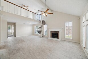 5715 S Magazine Cir in Houston, TX - Building Photo