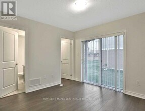 76 Hibiscus Ln in Hamilton, ON - Building Photo - Building Photo