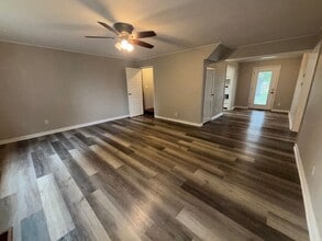 203 W Magnolia St in Versailles, MO - Building Photo - Building Photo