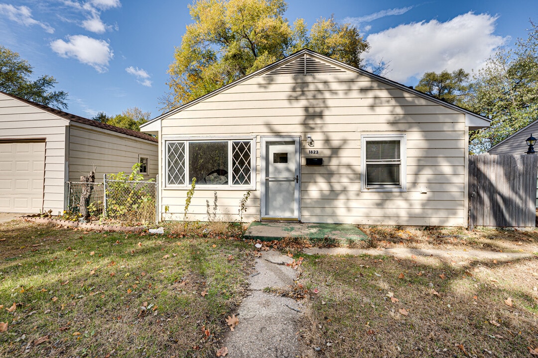 1823 Overdene Ave in Rockford, IL - Building Photo