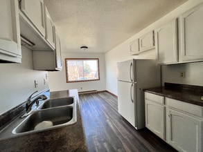 2605 S 17th St, Unit 8 in Grand Forks, ND - Foto de edificio - Building Photo