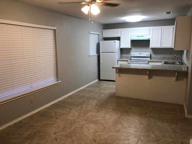 607 S I Rd in San Juan, TX - Foto de edificio - Building Photo