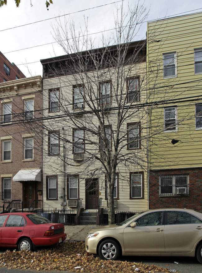 31 Orchard St in Jersey City, NJ - Building Photo - Building Photo