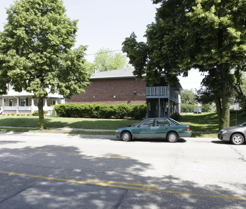 4520 Calvert St in Lincoln, NE - Foto de edificio