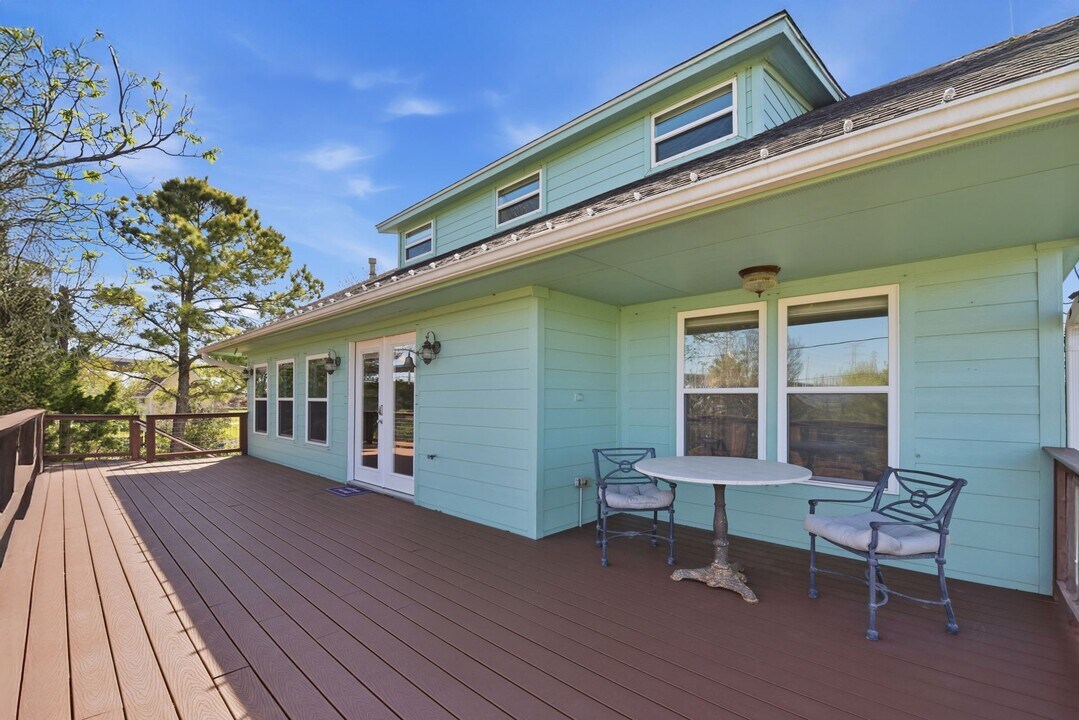 180 Grove Rd in Kemah, TX - Building Photo