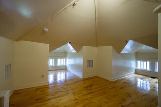 250 Greenwood Pl in Syracuse, NY - Building Photo - Building Photo