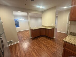 192 S Long Beach Rd in Rockville Centre, NY - Foto de edificio - Building Photo