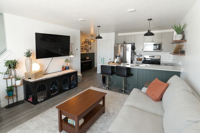 913 E Flotsam Wy in Saratoga Springs, UT - Building Photo - Building Photo