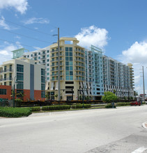 Hollywood Station in Hollywood, FL - Foto de edificio - Building Photo