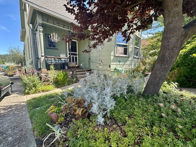 140 Conaway Ave in Grass Valley, CA - Building Photo - Building Photo