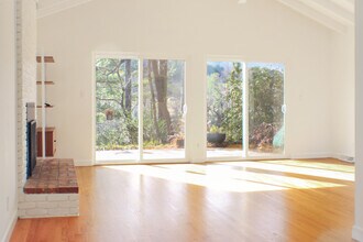 21 Woodbury Rd in Asheville, NC - Foto de edificio - Building Photo