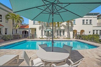 1685 Laurel St in Sarasota, FL - Building Photo - Building Photo