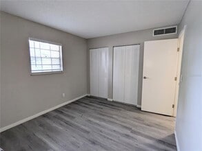 701 Russell Ln in Brandon, FL - Building Photo - Building Photo