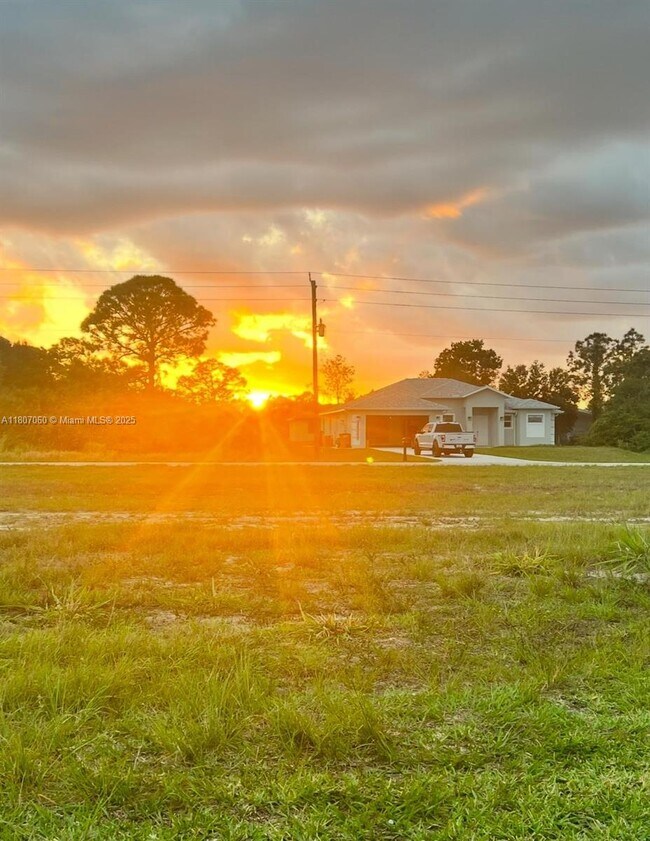 5301 Sunshine Blvd N in Lehigh Acres, FL - Building Photo - Building Photo
