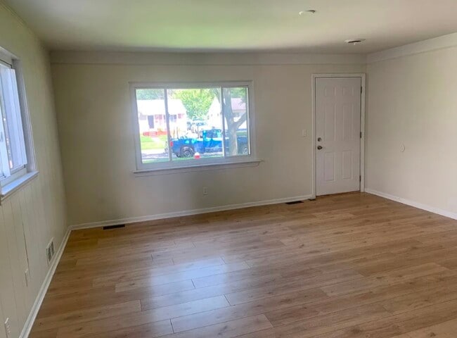 21817 Weller Ave in Warren, MI - Building Photo - Building Photo