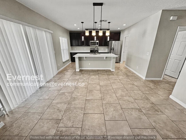 5587 Sabal Dr in St. Cloud, FL - Foto de edificio - Building Photo