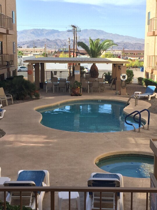 2094 Mesquite Ave, Unit 121 in Lake Havasu City, AZ - Building Photo