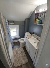 1924 Latham St in Rockford, IL - Building Photo - Building Photo