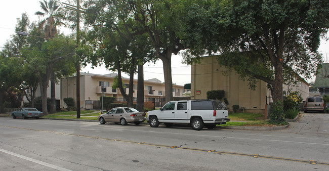 1009 N Raymond Ave in Pasadena, CA - Building Photo - Building Photo