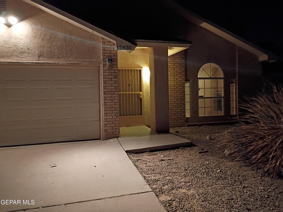 12420 Flora Alba Dr in El Paso, TX - Building Photo