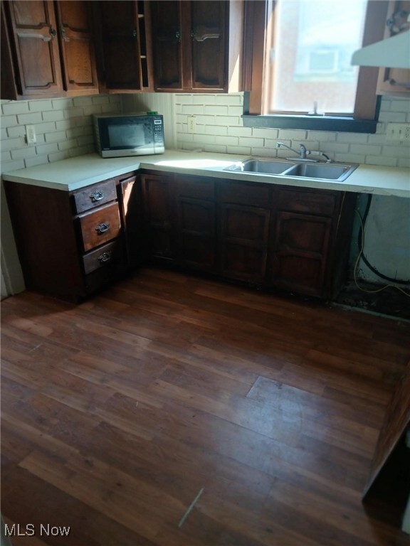 property at 1954 Everett Ave