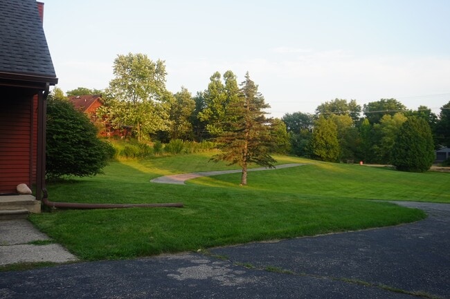 2970 Sandhill Rd in Mason, MI - Foto de edificio - Building Photo