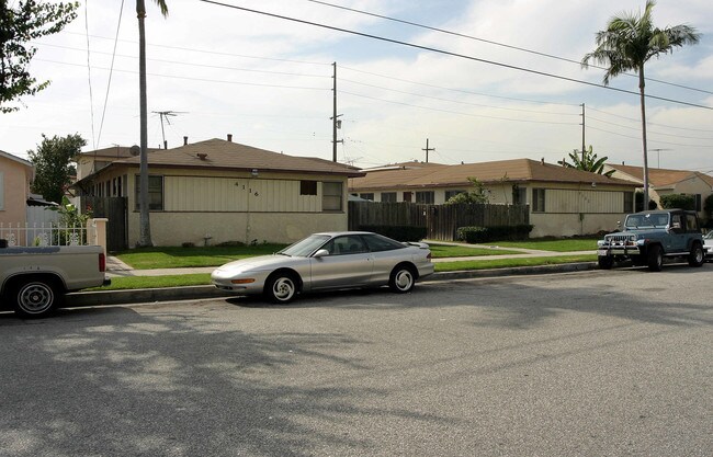 4116-4122 Broadway in Hawthorne, CA - Building Photo - Building Photo