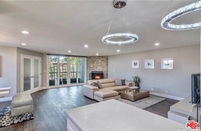 150 N Almont Dr-Unit -203 in Beverly Hills, CA - Building Photo