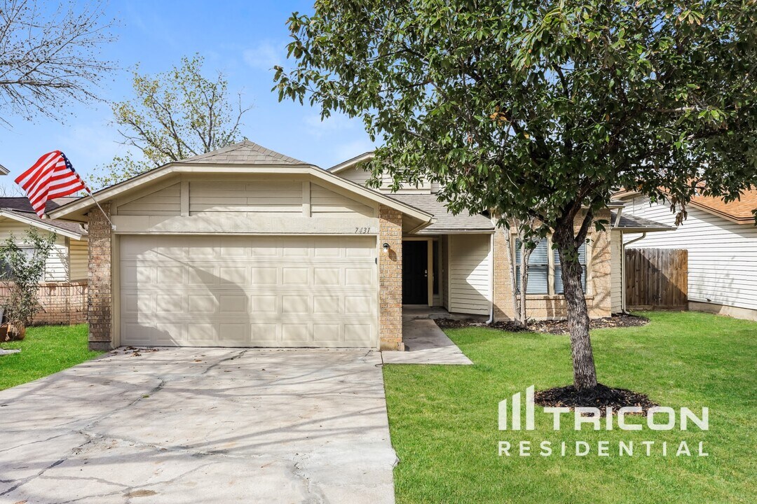 7431 Longing Trail in San Antonio, TX - Building Photo