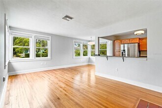 205 Garden Cir N in Dunedin, FL - Building Photo - Building Photo