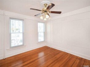 70 Central Ave in Sea Cliff, NY - Foto de edificio - Building Photo