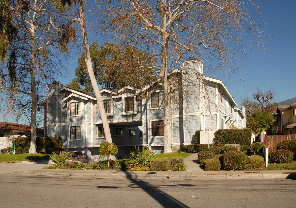 415-421 Genoa St in Monrovia, CA - Building Photo