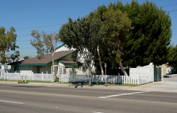 405 E Meats Ave in Orange, CA - Building Photo - Building Photo